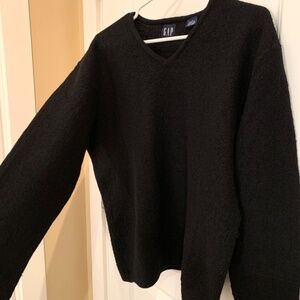GAP Women's Black Wool V-Neck Sweater Size M